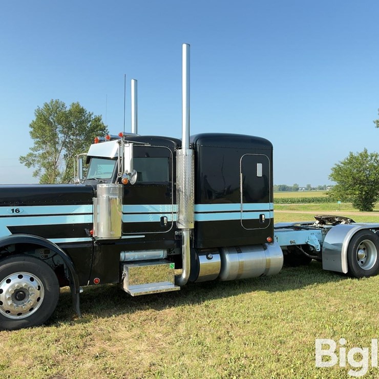 2017 PETERBILT 389