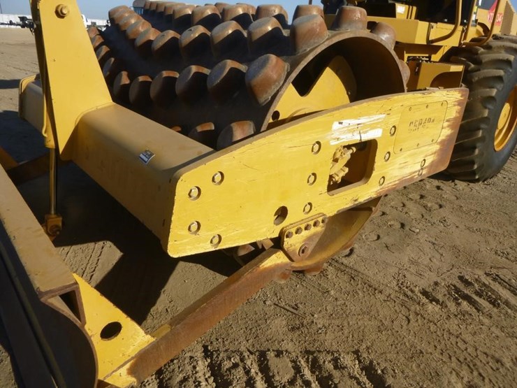 2011-caterpillar-cp56-image-11