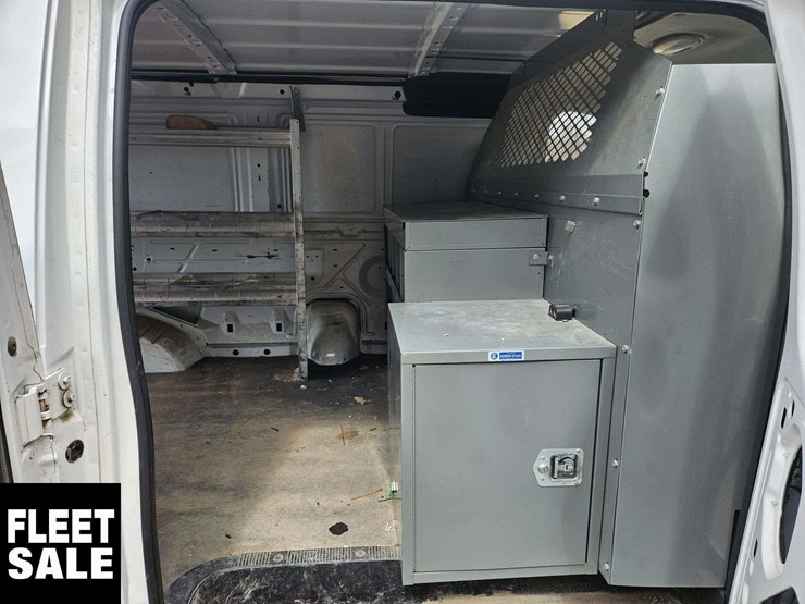 2010-ford-cargo-image-15