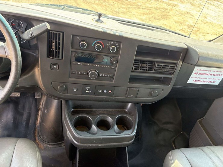 2018-chevrolet-express-2500-image-16