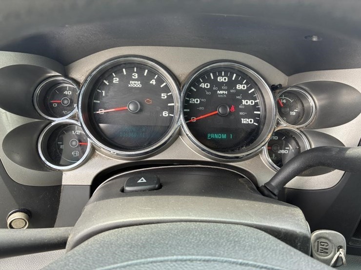2013-chevrolet-silverado-2500-image-18