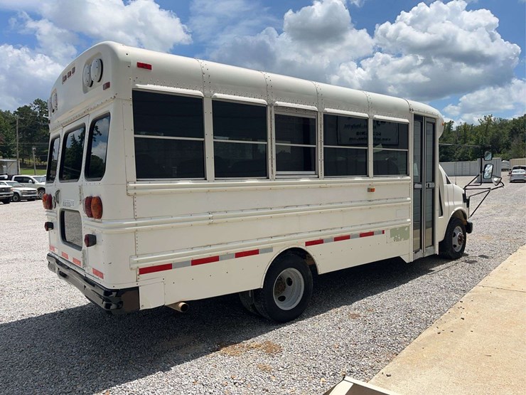 2001-chevrolet-express-bus-image-5