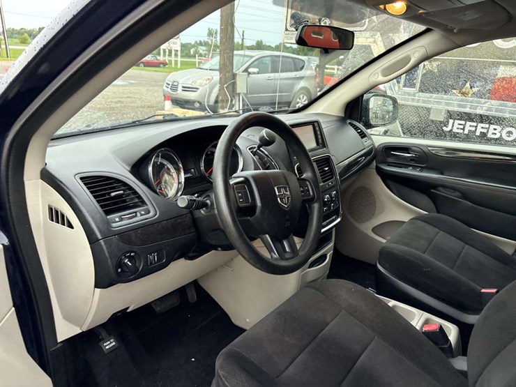 2013-dodge-grand-caravan-image-17