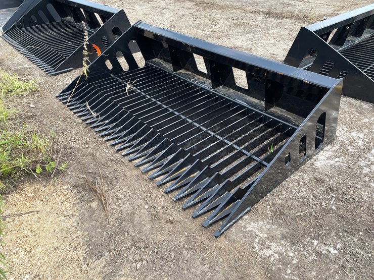 #9811-•-wolverine-72"-rock-bucket-attachment-image-4
