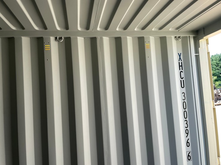 #405-•-20'-shipping-container-image-23