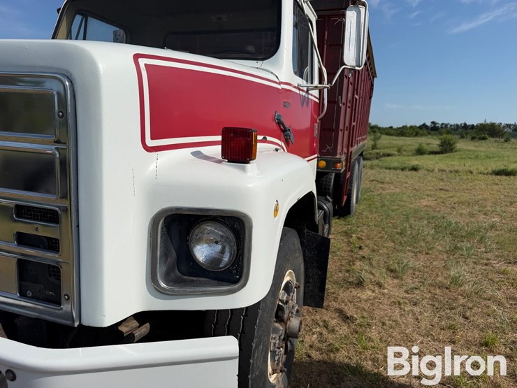 1979-international-f-2654-t/a-grain-truck-image-13