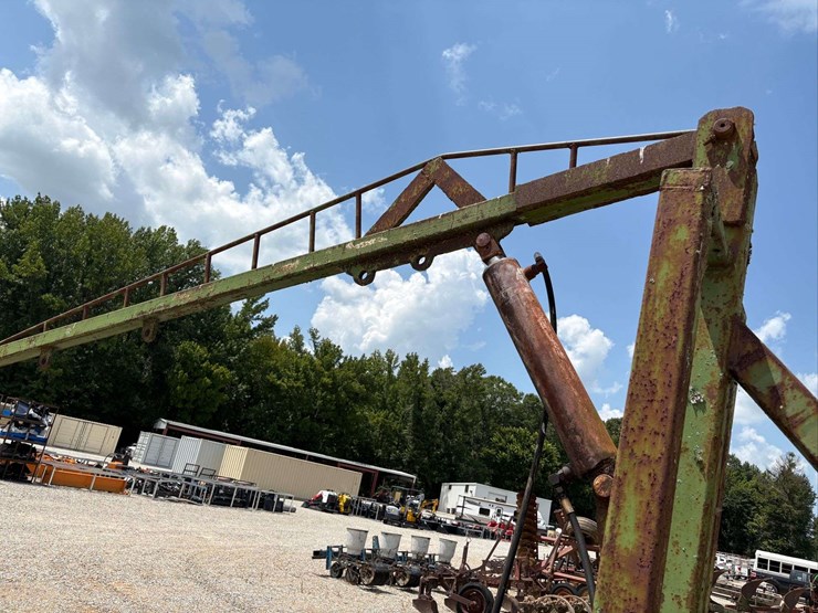 hydraulic-boom-pole-on-wheels-image-5