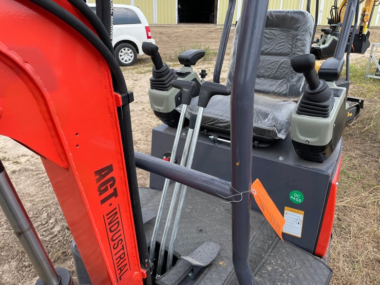 #9736-•-agt-mini-excavator-mx15rx-image-9