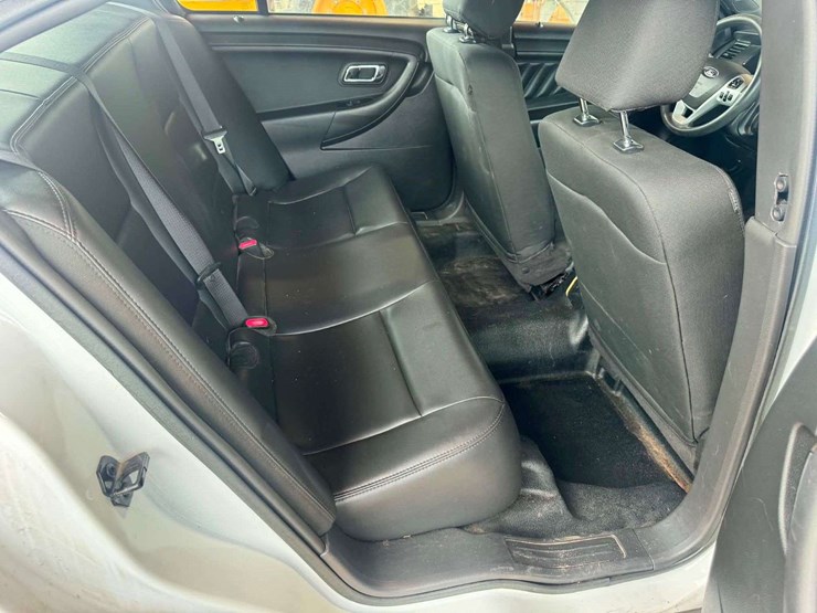 2015-ford-taurus-4-door-sedan-police-(179,713-miles)-image-12