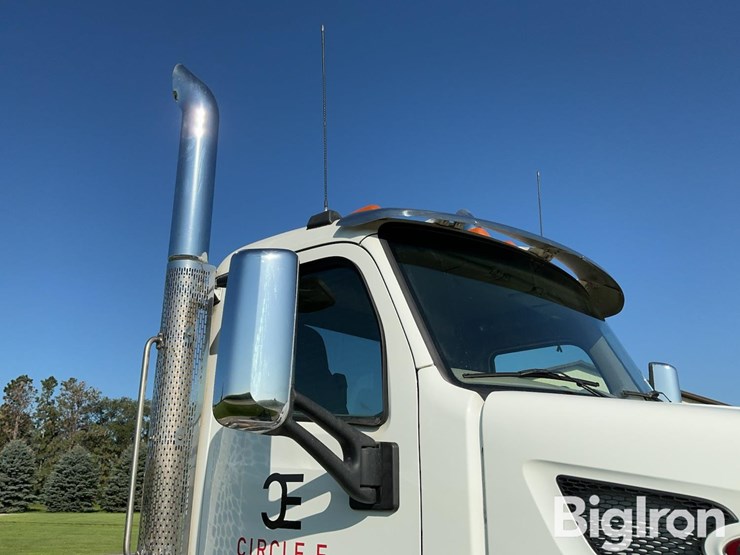 2019-peterbilt-567-image-14