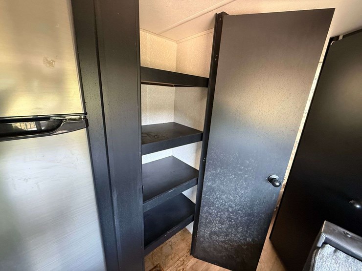 2022-grey-wolf-bumper-pull-camper-image-19