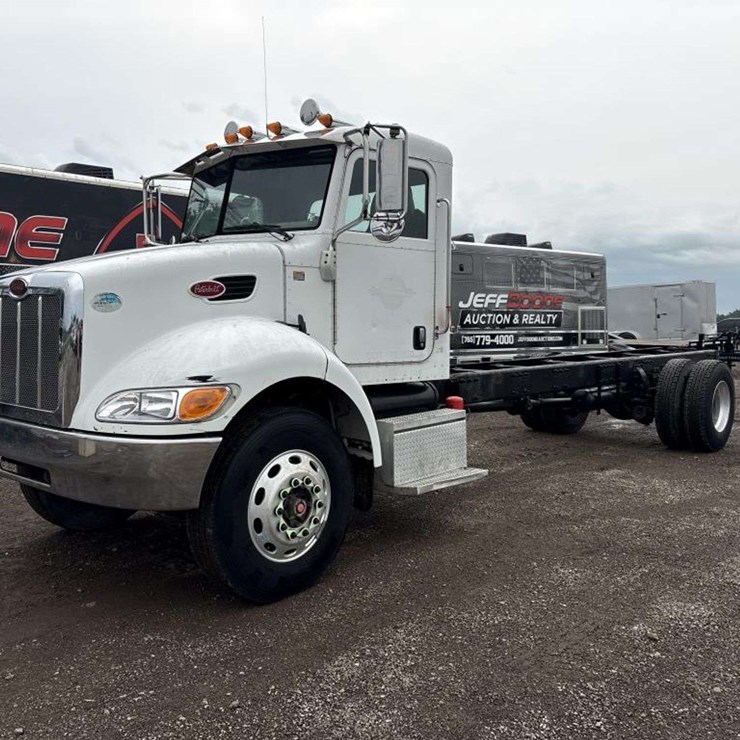 2009 PETERBILT 335
