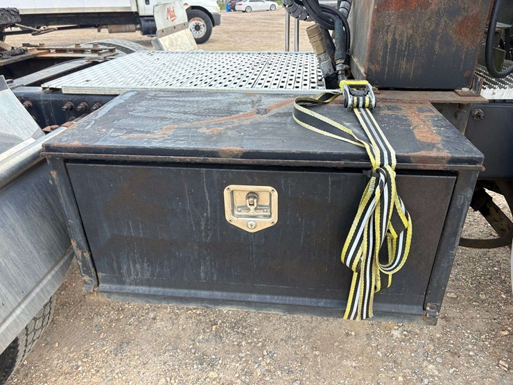 2005-mack-chn613-image-25