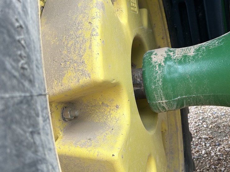 2013-john-deere-8285r-image-16