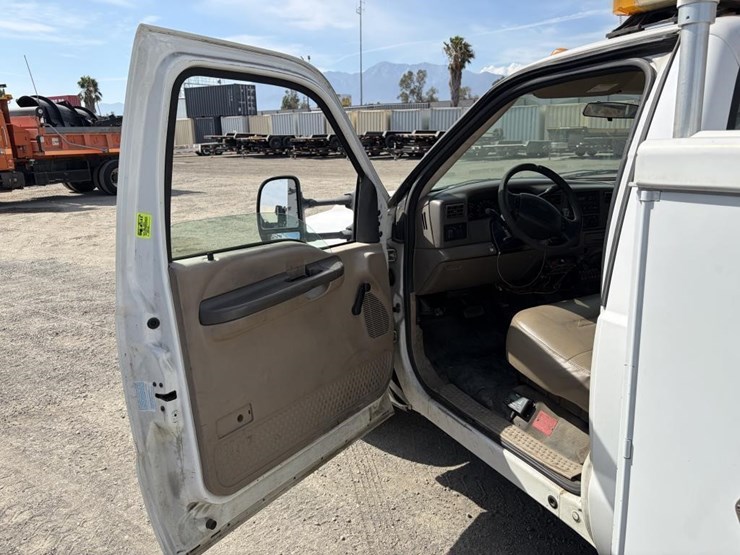2001-ford-f350-image-25
