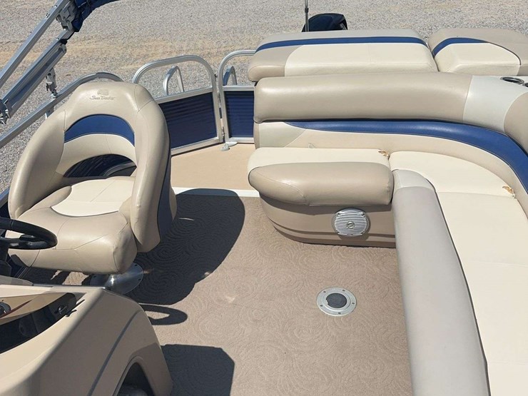 2012-suntracker-24'-dlx-pontoon-boat-(party-barge)-image-17