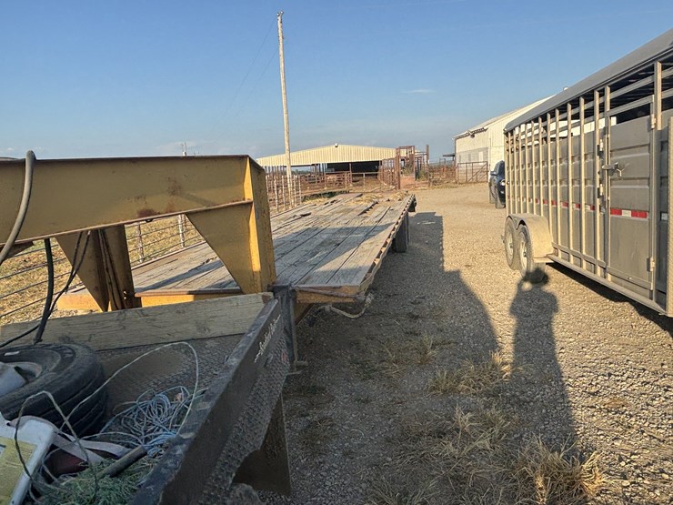 2001-haybuster-32'+5-tandem-dual-gooseneck-flatbed-trailer-image-6