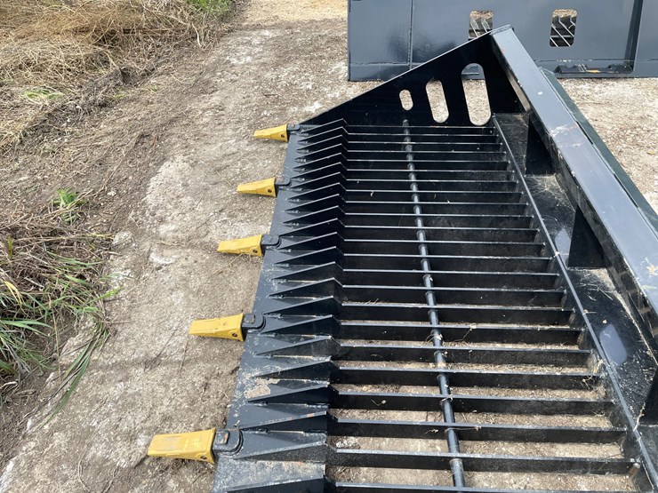#9810-•-wolverine-78"-rock-bucket-attachment-image-8