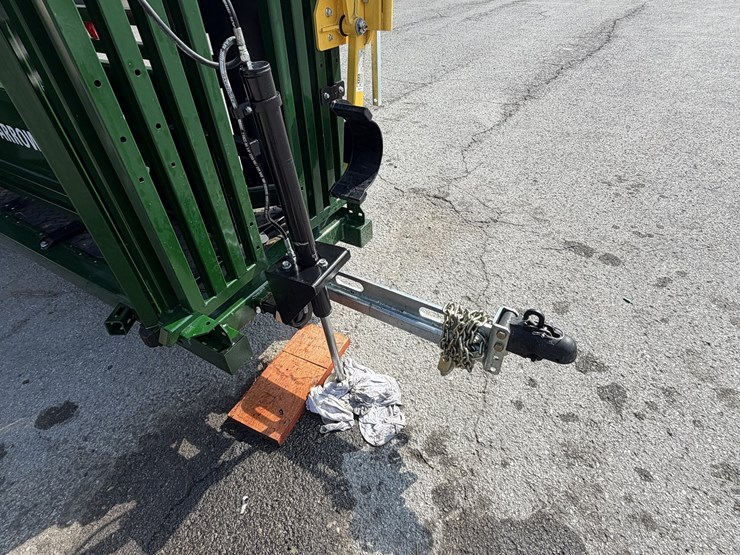 new/unused-arrowquip-heeler-75c-portable-corral,-chute-and-alley-image-25