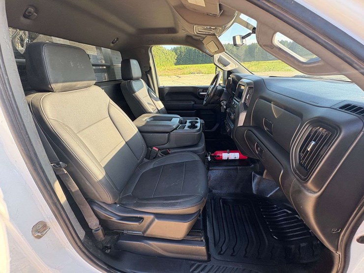 2021-chevrolet-silverado-3500-image-18