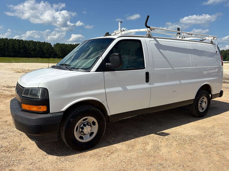 2018-chevrolet-express-2500-image-1