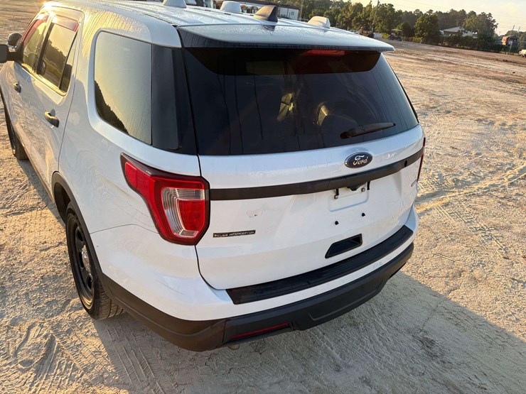 2018-ford-explorer-image-8