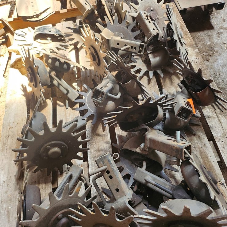 #2815 • (16) Planter Row Cleaner Wheels