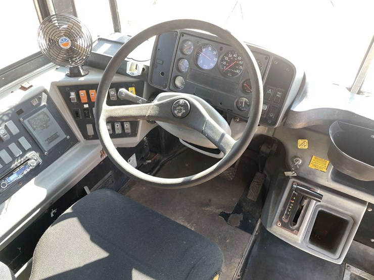 2002-freightliner-fs65-image-10