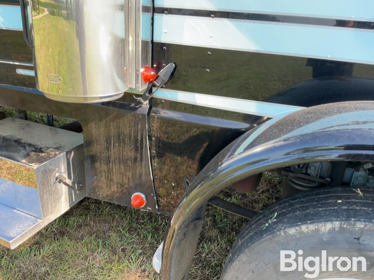2017-peterbilt-389-image-15