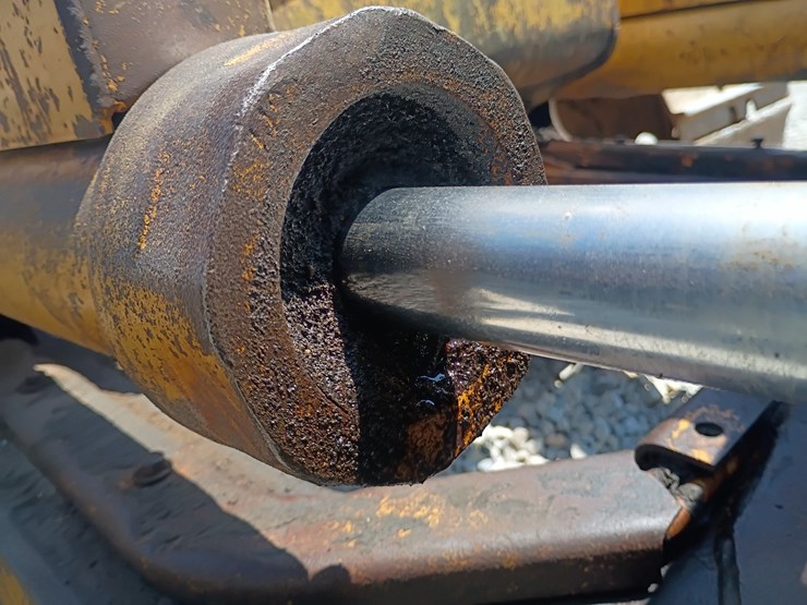 caterpillar-d4c-image-53