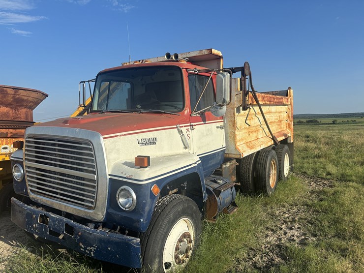 ford-l800-image-1