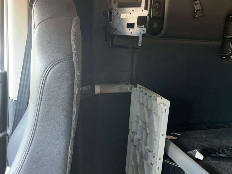 2022-kenworth-t680-image-28