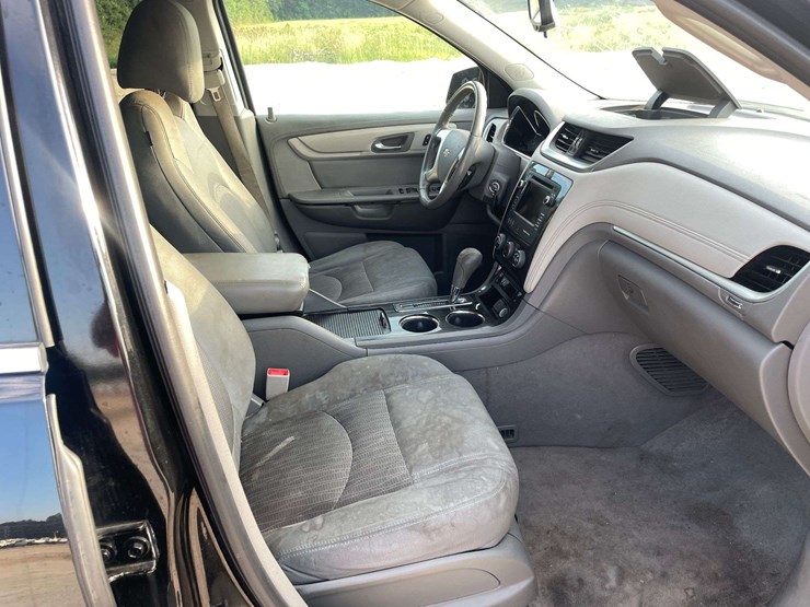 2017-chevrolet-traverse-image-18