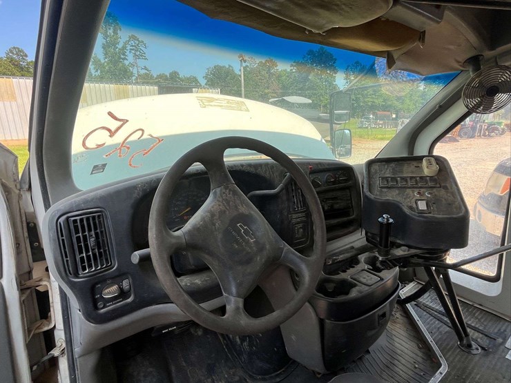 2001-chevrolet-express-bus-image-10