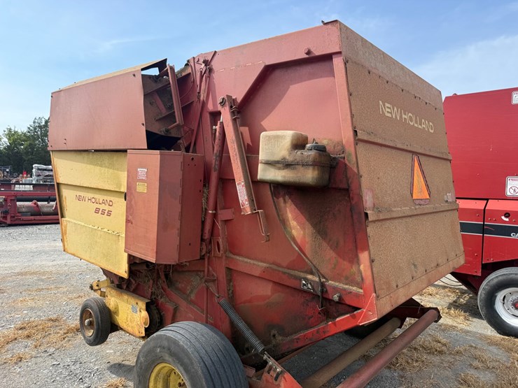 new-holland-855-image-3
