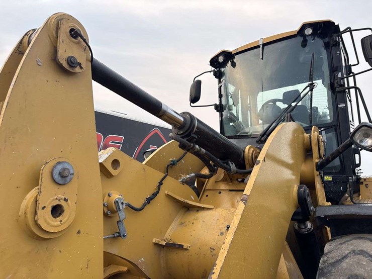 caterpillar-930k-image-12