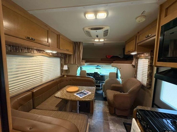 2015-ford-e350-image-23