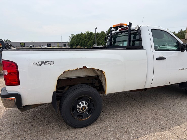2014-chevrolet-3500-image-4