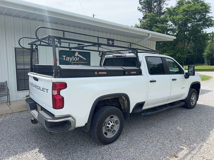 2020-chevrolet-silverado-4-x-4-truck-image-8