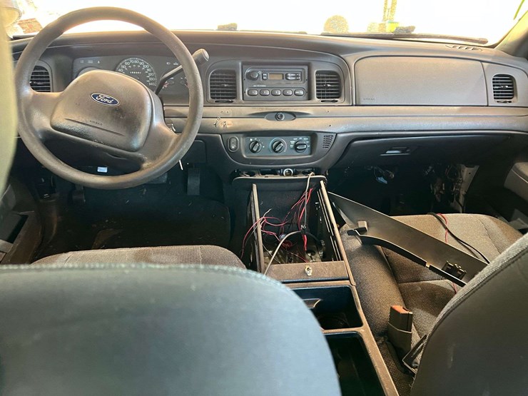 2003-ford-crown-vic-(188,503-miles)-image-32