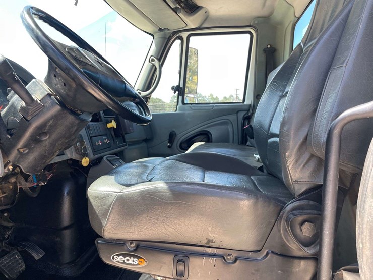 2006-international-durastar-4400-image-10