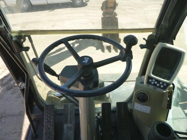 2005-caterpillar-m318c-image-9