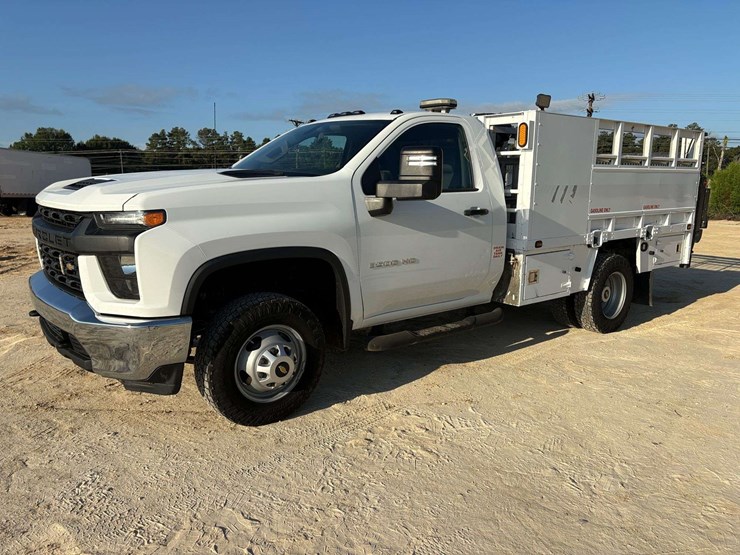 2021-chevrolet-silverado-3500-image-1