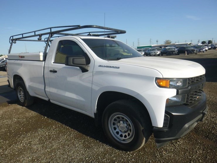 2019-chevrolet-1500-image-2