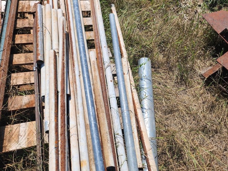 #2835-•-(15)-assorted-metal-pipes-and-tubing-image-1