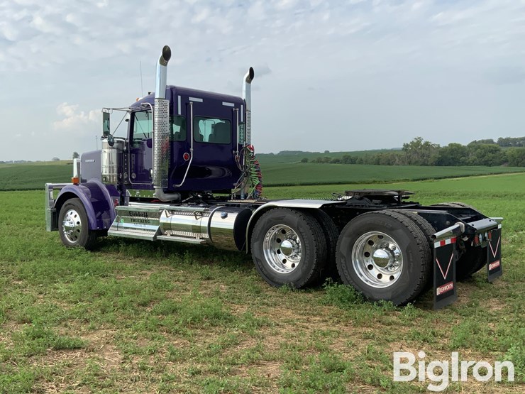 2025-kenworth-w900-image-7
