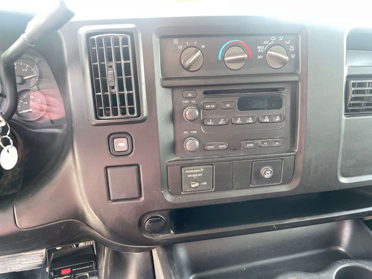 2005-chevrolet-express-3500-image-13