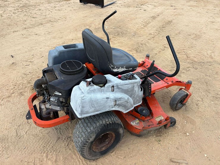husqvarna-42"-zero-turn-lawn-mower-image-3