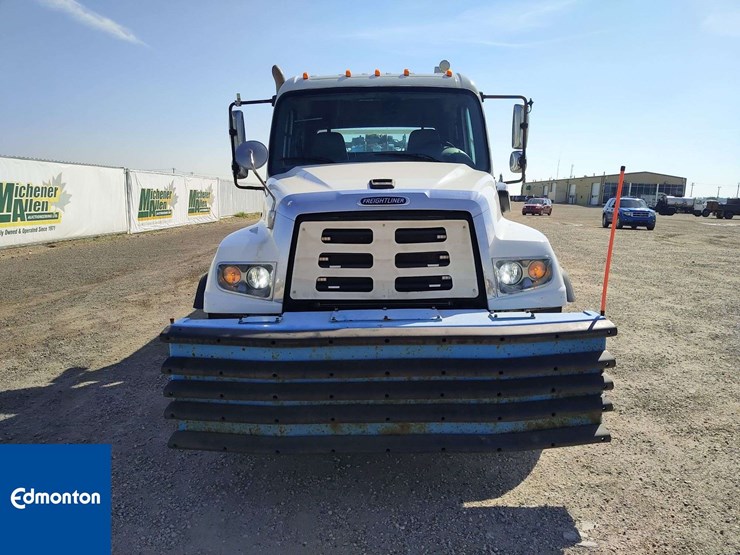 2016-freightliner-114sd-image-9