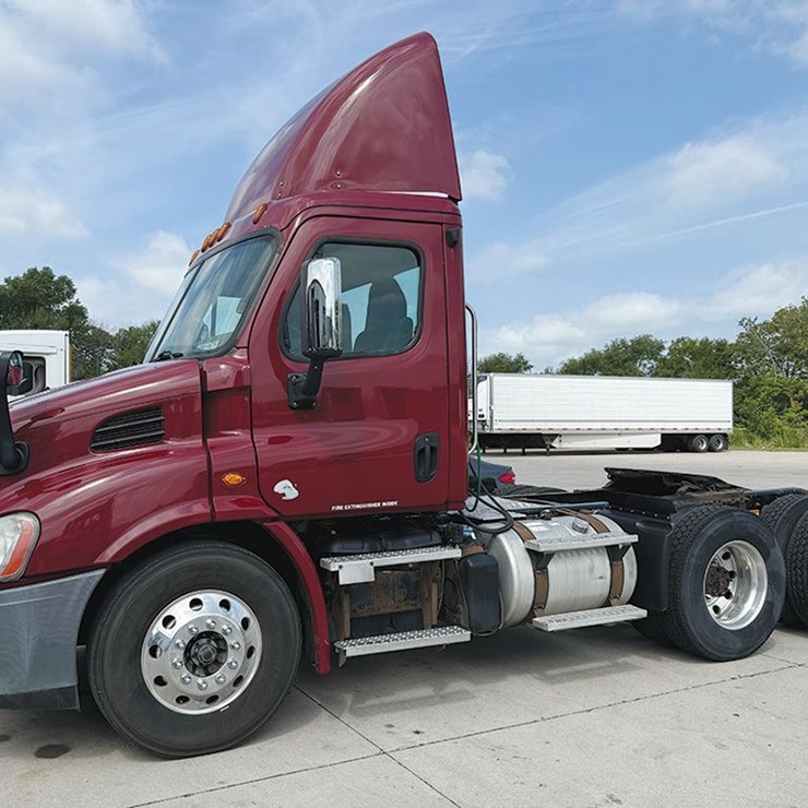 2016 FREIGHTLINER CASCADIA 113